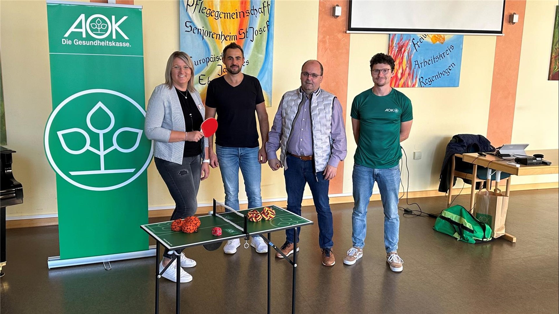 Mitarbeiter von Caritas und AOK